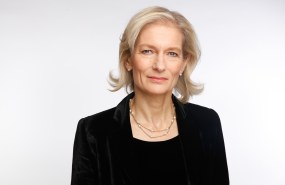 Headshot of Zanny Minton Beddoes