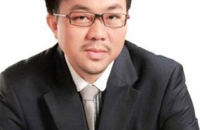 Headshot of Pavin Chachavalpongpun