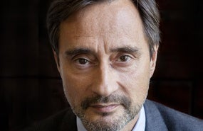 Sir Robin Niblett Headshot