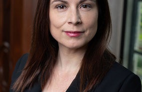 Nicole Hallett headshot