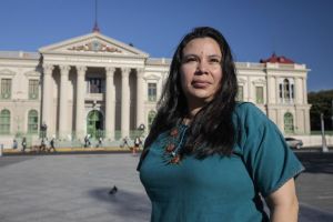 Rosa Anaya Perla in front of the National Palace of El Salvador