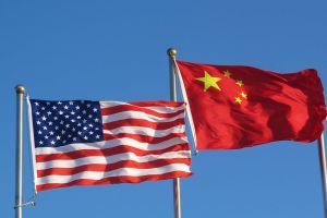 USA and China flags.