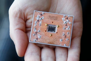 seven cubit quantum device