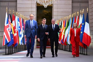 German chancellor Friedrich Merz, French President Emmanuel Macron, British Prime Minister Keir Starmer and Italian Prime Minister Giorgia Meloni arrive at the Elysee Palace for a conference on the initiative for maritime navigation in the Strait of Hormuz, in Paris, Friday April 17, 2026