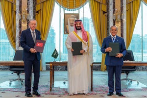 Turkish President Recep Tayyip Erdogan, Saudi Crown Prince Mohammed bin Salman and Pakistani Prime Minister Shehbaz Sharif pose after signing a trilateral defense agreement in Mecca, Saudi Arabia, Friday, Aug. 7, 2026. 