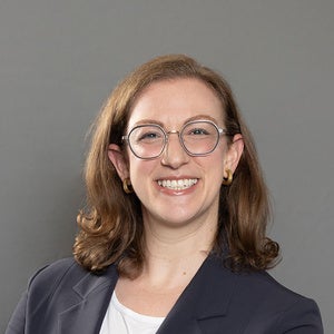 Ariel   Schwartz headshot