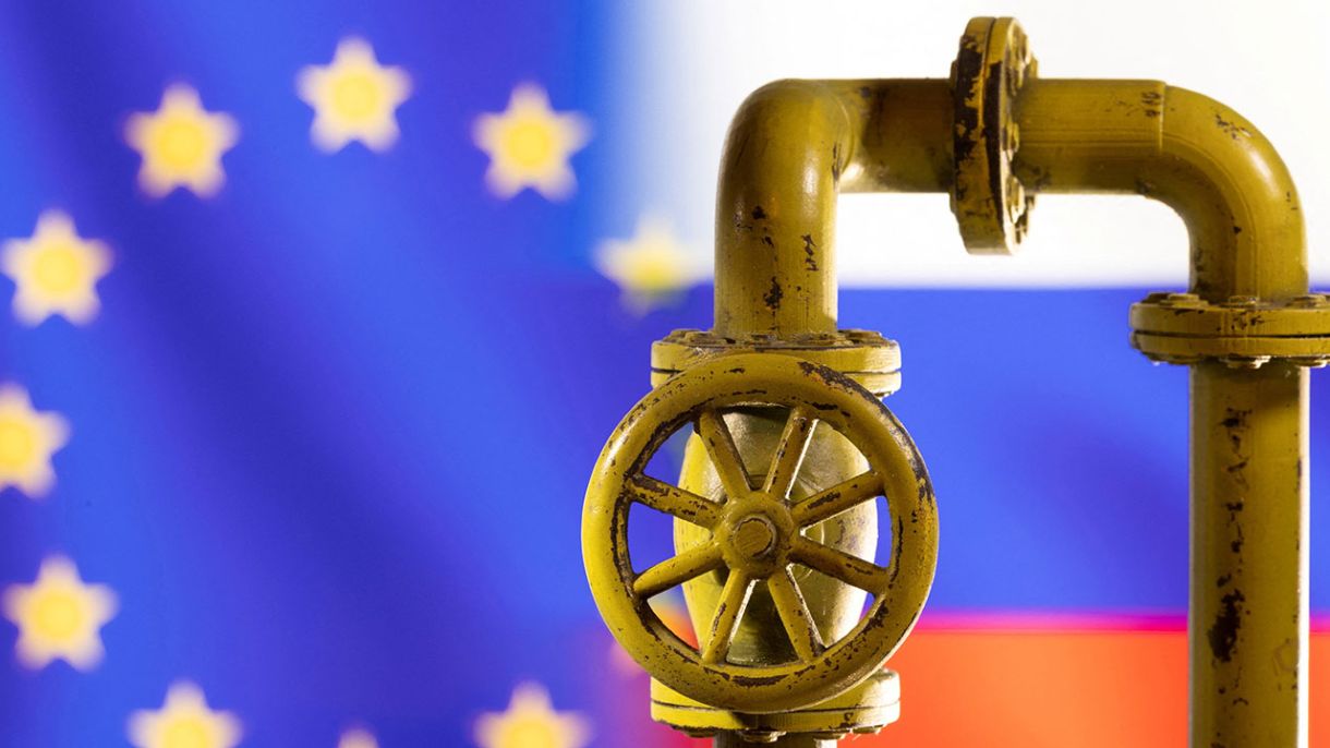 World Review: Russia's Gas Squeeze, Three Major Summits, Colombia and France Veer Left | Chicago Council on Global Affairs