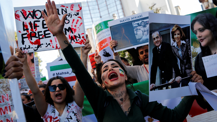 Protestors in support of Iranian women and against the death of Mahsa Amini in Istanbul, Turkey
