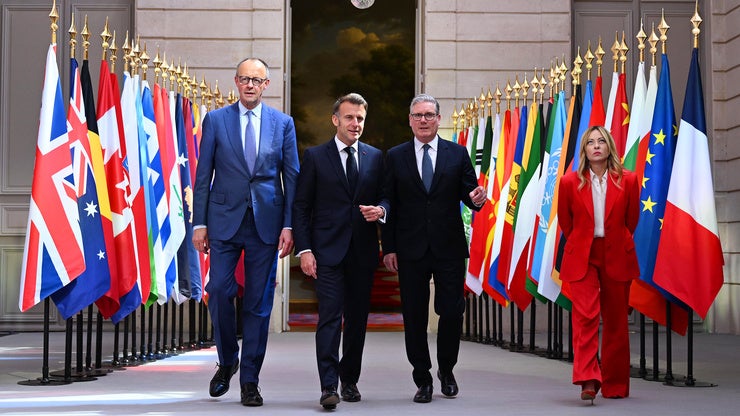German chancellor Friedrich Merz, French President Emmanuel Macron, British Prime Minister Keir Starmer and Italian Prime Minister Giorgia Meloni arrive at the Elysee Palace for a conference on the initiative for maritime navigation in the Strait of Hormuz, in Paris, Friday April 17, 2026