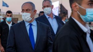 Israeli Prime Minister Netanyahu and Defense Minister Benny Gantz wearing masks. 