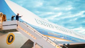 Biden leaving plane