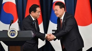 South Korean President Yoon Suk-yeol and Japanese Prime Minister Fumio Kishida