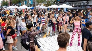 Street performance at Sundays on State