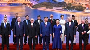 Chinese President Xi Jinping (center) stands among other global leaders at Shanghai Cooperation Organization summit in Tianjin, China, on August 31, 2025.