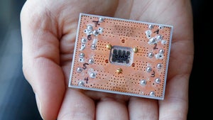 seven cubit quantum device