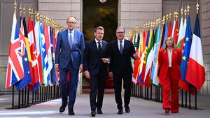 German chancellor Friedrich Merz, French President Emmanuel Macron, British Prime Minister Keir Starmer and Italian Prime Minister Giorgia Meloni arrive at the Elysee Palace for a conference on the initiative for maritime navigation in the Strait of Hormuz, in Paris, Friday April 17, 2026